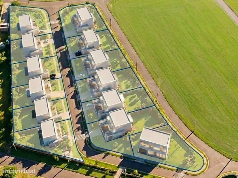 Lote 465 m2 para construção de moradia com 2 pisos e garagem em Tor...