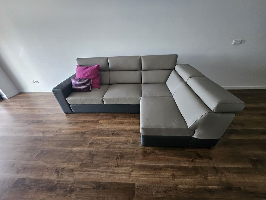 Sofa de pele castanho escuro com preto