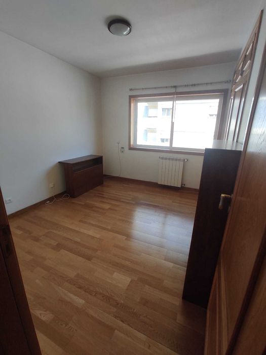 Espaçoso apartamento de 4 quartos - Coimbra