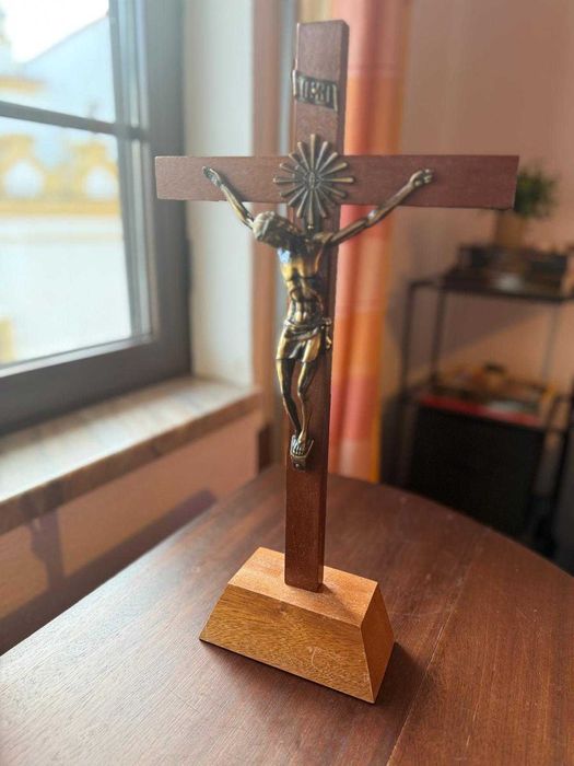 Crucifixo de mesa em madeira e metal - Cristo em bronze