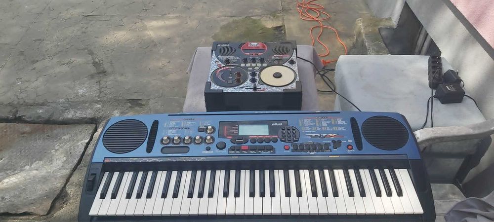 Yamaha Djx Psr D1 i Yamaha Djx 2 B groove box