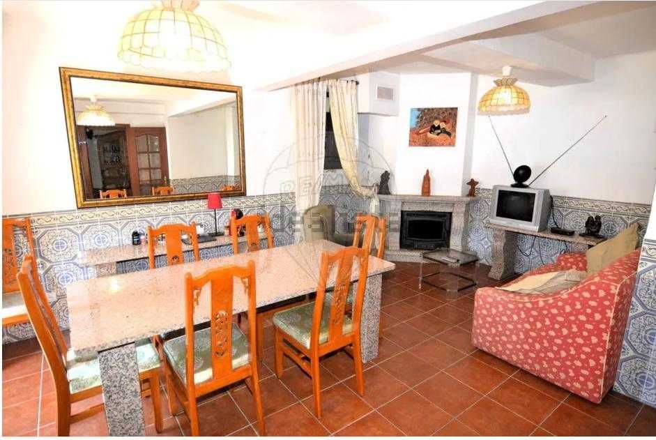 Lareira em granito com recuperador de calor – excelente estado