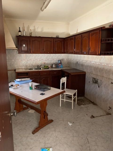 Moradia (Área B 356m2 e Terreno 852m2) a 200m da Estação CP de Pegões