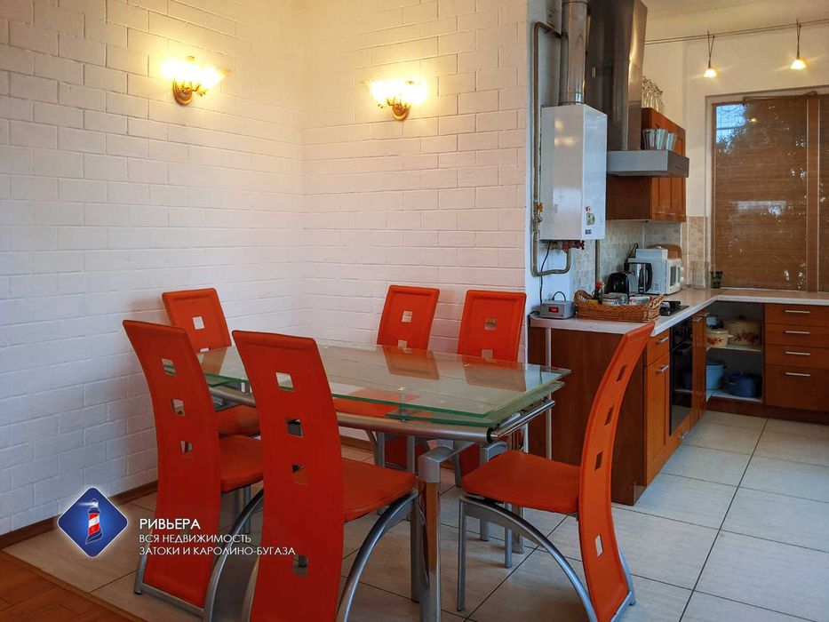 Продам дом в Каролино-Бугазе. Камин, летняя веранда, 3 спальни.