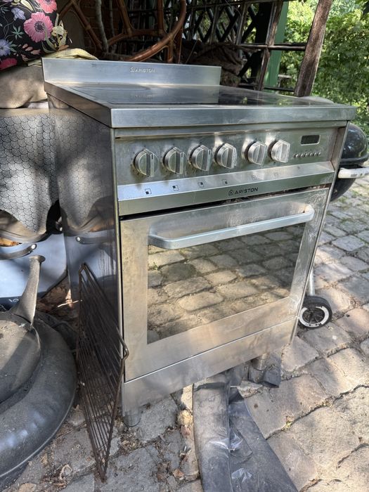 Kuchenka elektryczna inox Ariston wolnostojaca