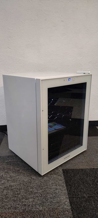 Lodówka szklane drzwi, biała, witryna 60L Klarstein   S-288