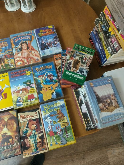 Kolekcja różnych kaset VHS