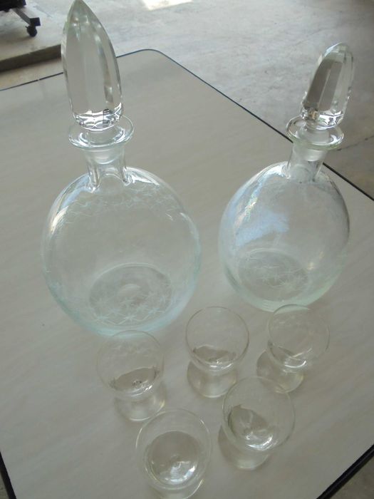 Conjunto 2 Garrafas de Licor e 12 Copos Vintage