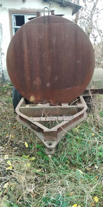 Трактор ЮМЗ-6, плуг ПН 3-35, міжрядний культиватор, бочка залізна