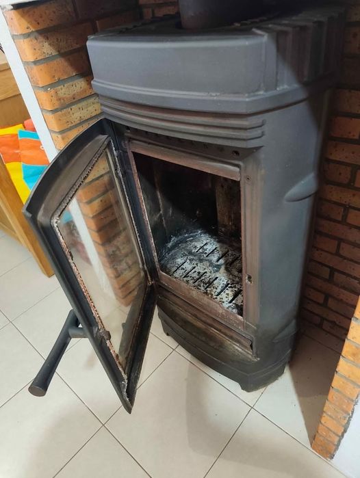 Salamandra a Lenha Invicta Chatel — Ferro Fundido — 8kW