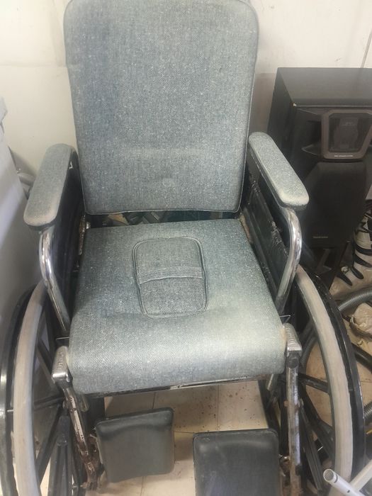 Cadeira de rodas multifuncoes 80eur.