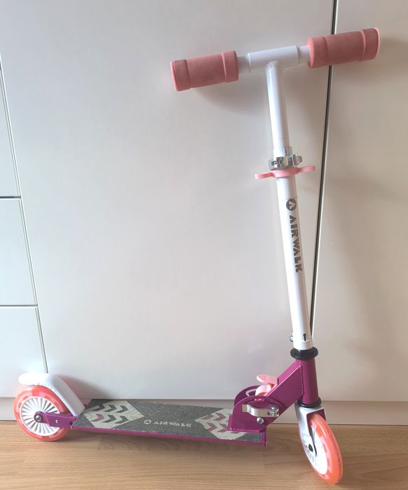 Самокат для дівчинки