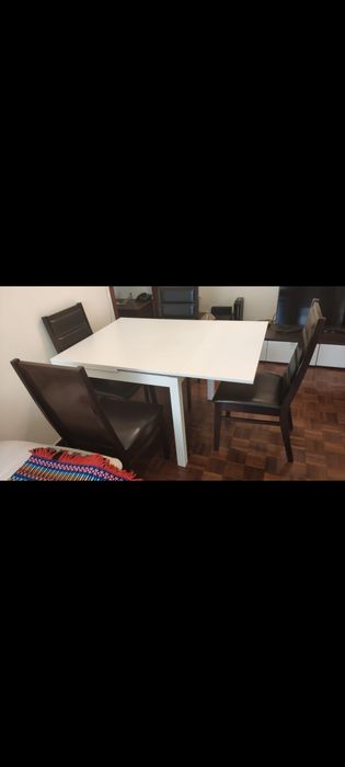 MESA de madeira pintada de branco. Para DESOCUPAR