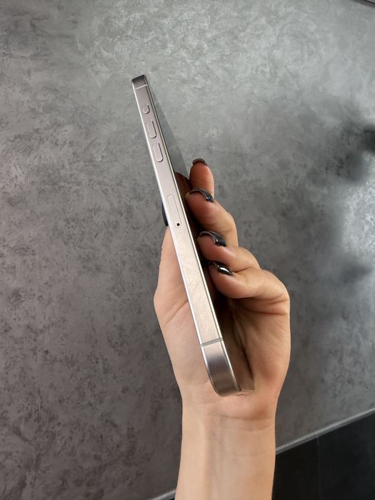 Б/у IPHONE 15Pro Max 256 White Titanium Neverlock Костюшка,5 igrand
