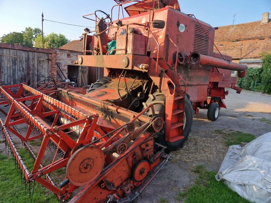 Sprzedam kombajn  Bizon ZO56, sieczkarnia, stół do rzepaku