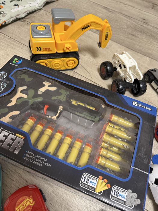 Набір іграшок для хлопчика пістолет hot wheels