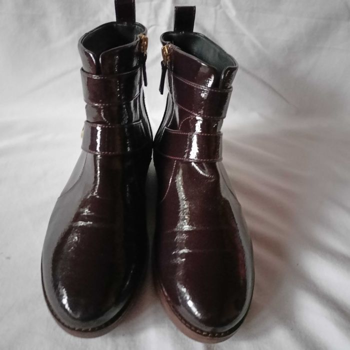 fitflop roz. 38 / UK 5 /- dł. wkł. 24,2 c skóra lakierowana- stan bdb