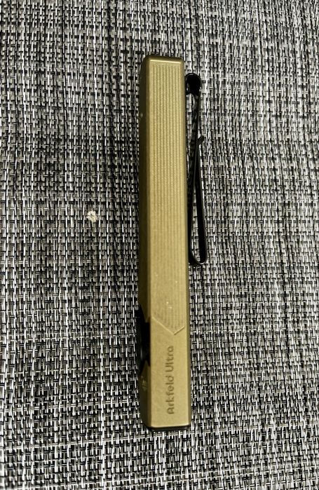 Latarka Olight Arkfeld Ultra