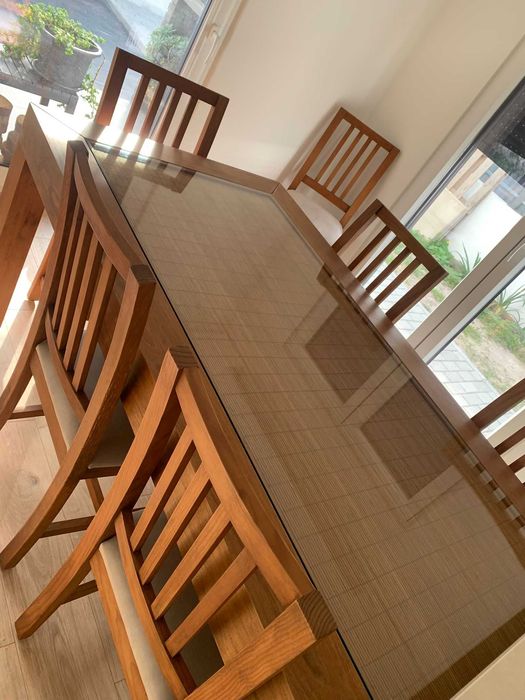 Mesa e 6 Cadeiras em Madeira Verdadeira