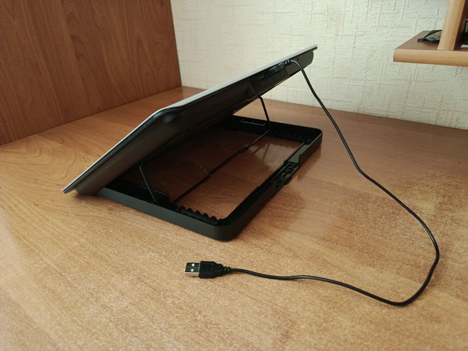 Охолоджуюча підставка для ноутбука