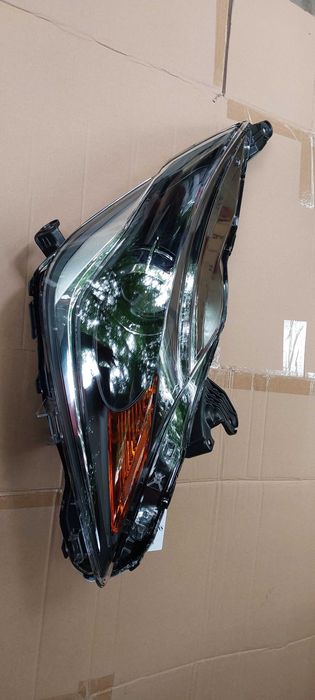 TOYOTA AYGO 2014+  lampa przednia