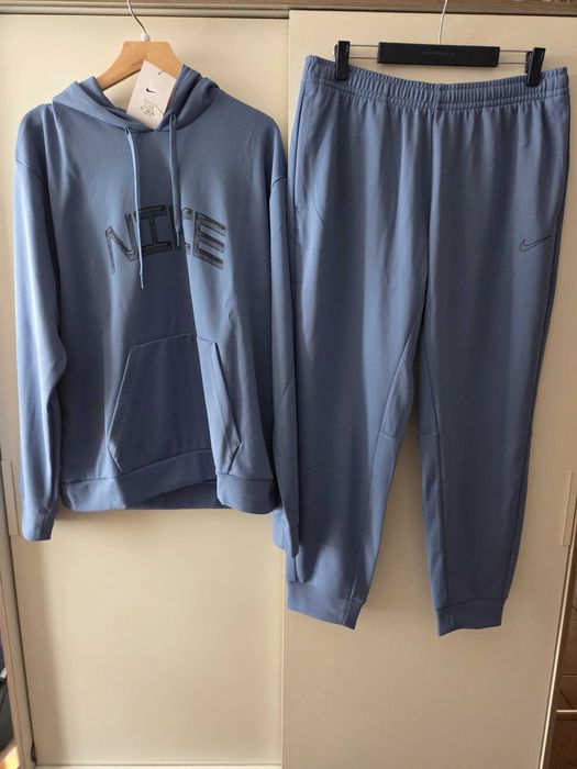 Nowy dres Nike komplet