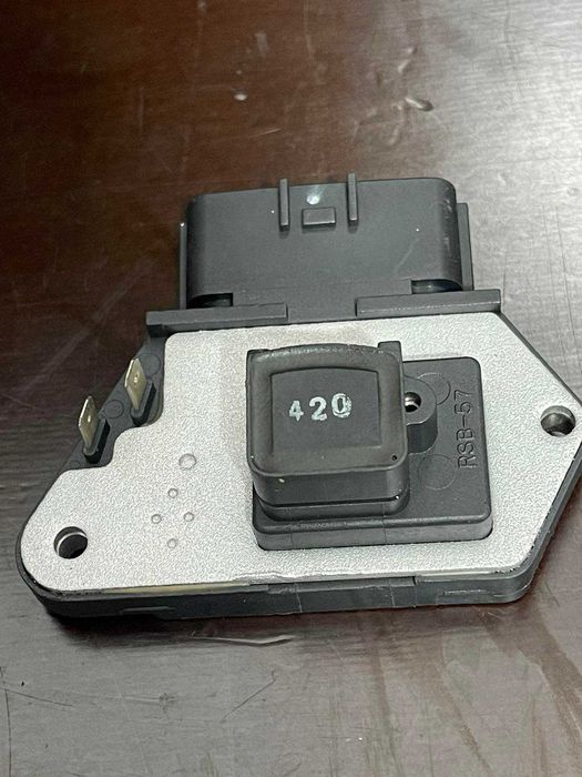 Датчик хола, комутатор в трамблер 22100-72B00 Honda Nissan Almera