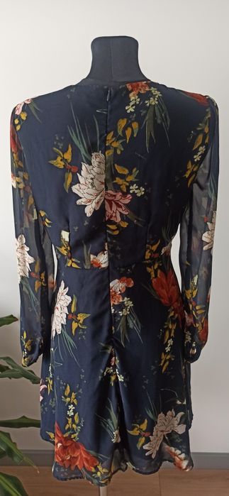 Kolorowa sukienka, lekka i elegancka