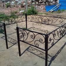 Оградки на кладбище