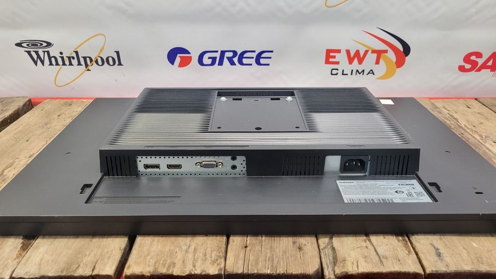 Монитор Samsung LS24 E65