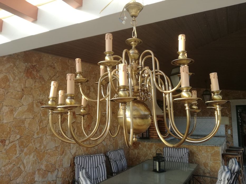 Candeeiro latão dourado de 18 braços.