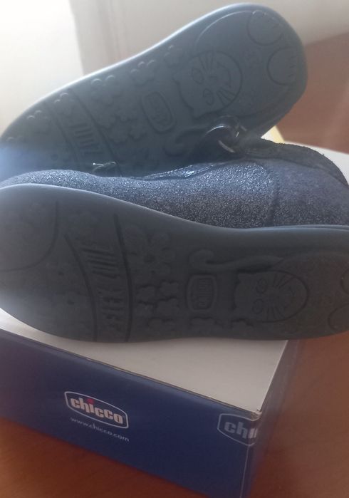 Sapatos de menina/ Chicco