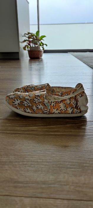 Alpargatas amarelas da Paez