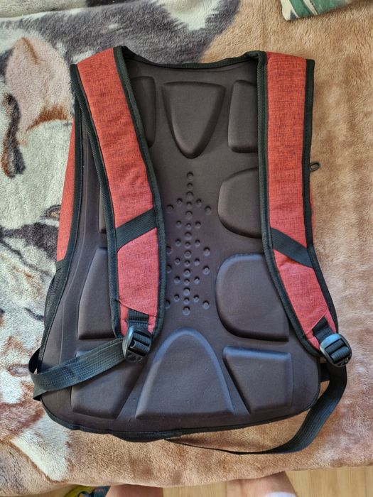 Plecak FHS czerwony z USB (nowy)