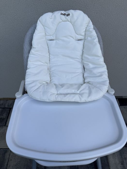 Продам стільчик для годування carrello  indigo