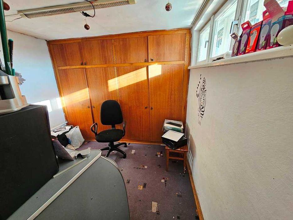 Продається добротний цегляний будинок з гаражем та літньою кухнею...