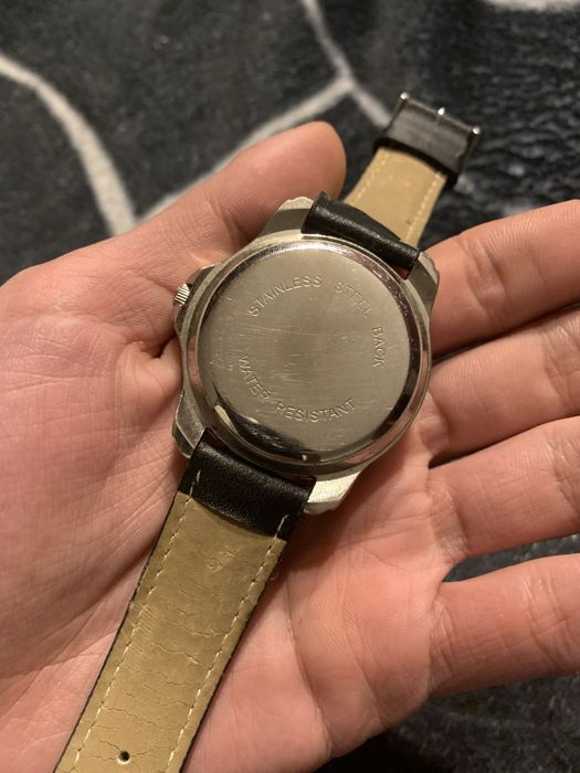 Zestaw 12 zegarków na rękę oraz dwie