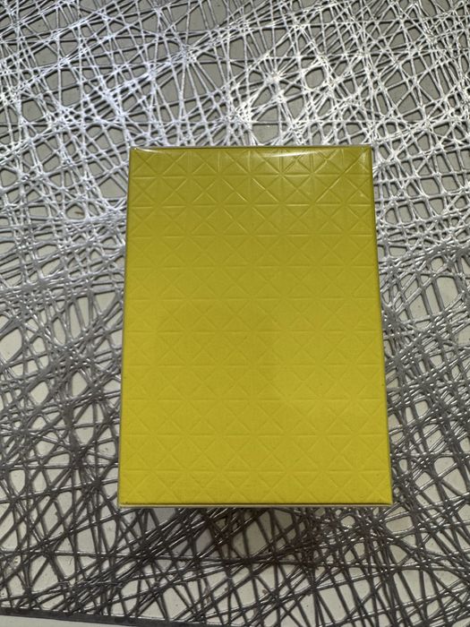 Ventino donna born in roma yellow dream