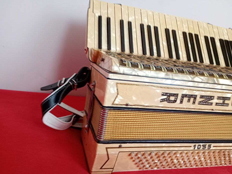 Sprzedam  akordeon  Hohner  1055