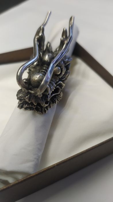 Pierścionek głowa smoka