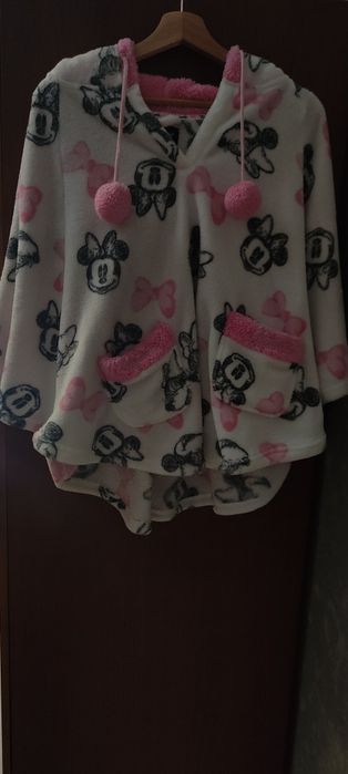 Roupas variadas como novas