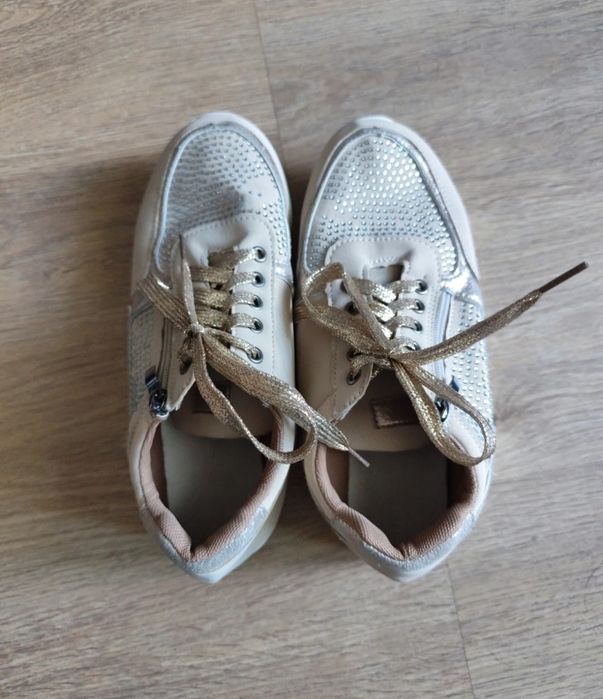 Beżowo+złote sneakersy z dżetami i zasuwakiem North Star 40