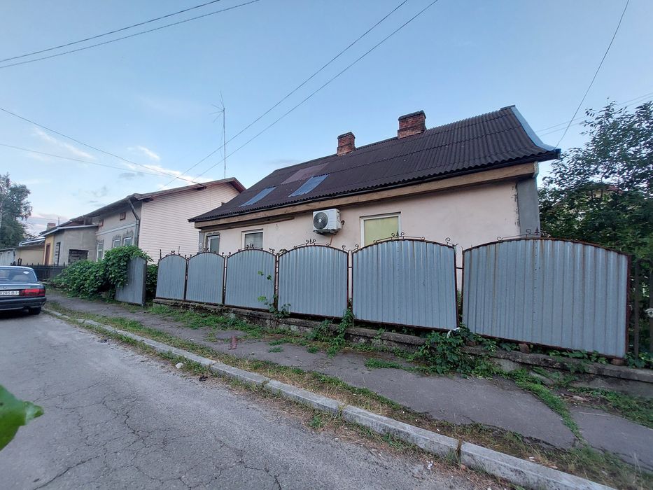 Центр! Два суміжних будинки + 24 сотих ділянка для життя та біз