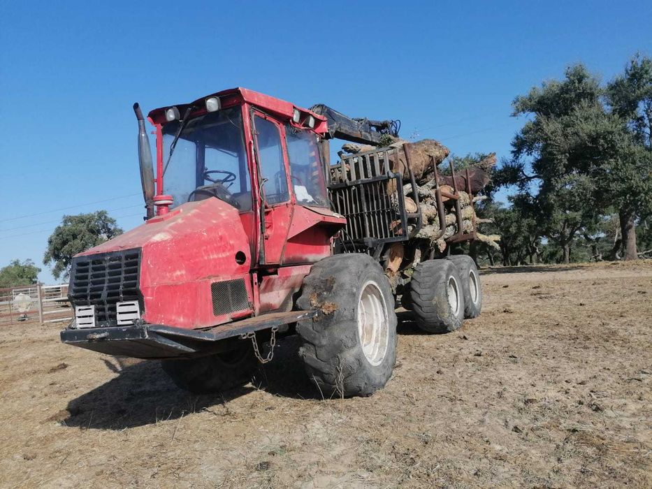 Máquina florestal Valmet 832