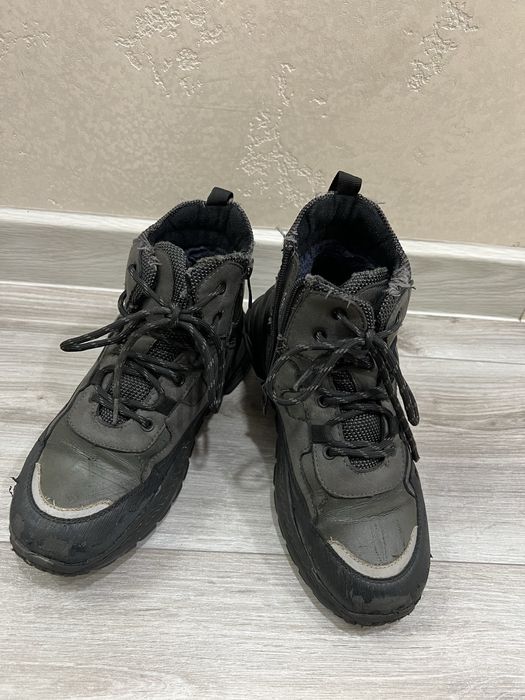 Продам зимові ботінки на хлопчика 36