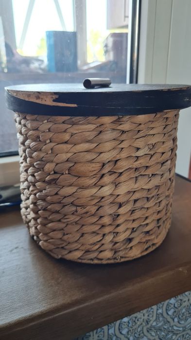 Плетений кошик з кришкою