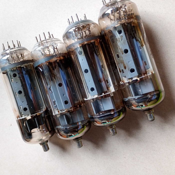 Lampy elektronowe 4szt.