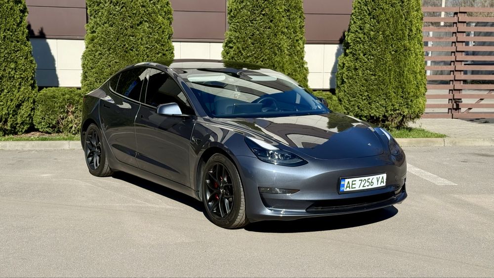 Продам Tesla Model 3