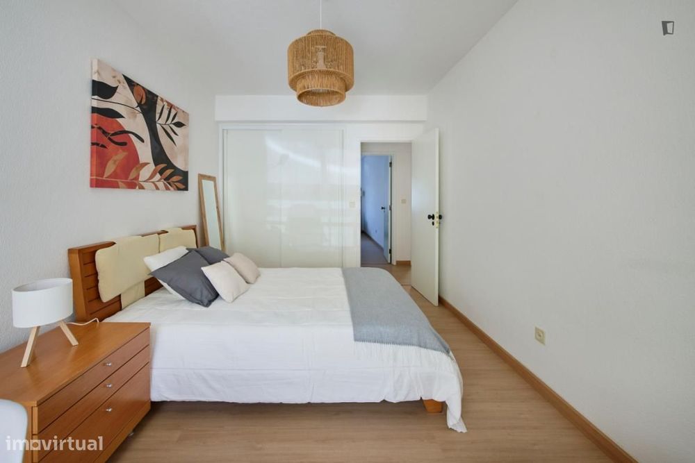Quarto - localizado em Telheiras Lisbon