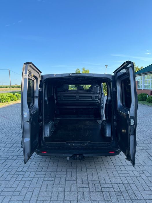Renault Trafic z roku 2015 rok produkcji .2 drzwi super stan